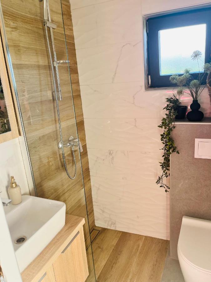 Kuca Za Odmor Malia Sa Spa Hot Tub Jacuzzijem - Nice And Cozy - Free Tickets To All City Attractions Thurdevac Ngoại thất bức ảnh