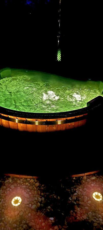 Kuca Za Odmor Malia Sa Spa Hot Tub Jacuzzijem - Nice And Cozy - Free Tickets To All City Attractions Thurdevac Ngoại thất bức ảnh